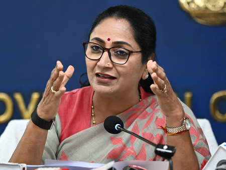 Delhi CM reviews H1N1 cases; Health Minister says situation ‘under control’ Delhi CM reviews H1N1 cases; Health Minister says situation ‘under control’