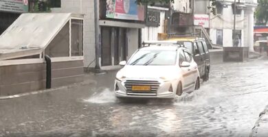 Heavy rain lashes Delhi-NCR; IMD issues red alert