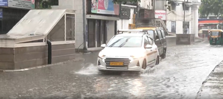 Heavy rain lashes Delhi-NCR; IMD issues red alert Heavy rain lashes Delhi-NCR; IMD issues red alert