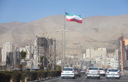 Iran’s currency hits record low as US moves to unveil new sanctions Iran’s currency hits record low as US moves to unveil new sanctions