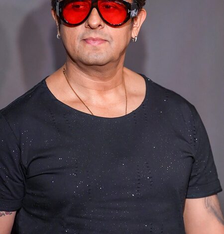 Sonu Nigam reveals how singing 16-17 jingles a day helped him master different languages Sonu Nigam reveals how singing 16-17 jingles a day helped him master different languages