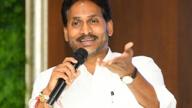 Jagan asks YSRCP cadres to capitalise on anti-incumbency in local body polls