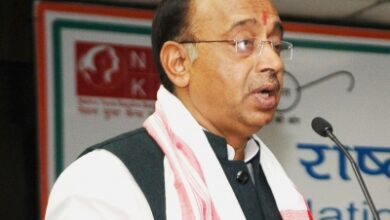BJP leader Vijay Goel slams ‘laxity’ of MCD, Delhi govt sanitation officials