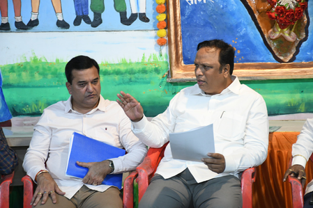 Maha Minister pushes momentum for conservation of forts, monuments Maha Minister pushes momentum for conservation of forts, monuments