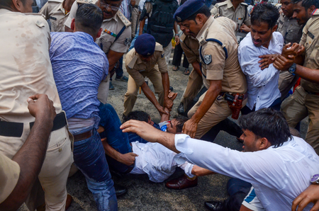 Bihar: Students clash with police outside AKU in Patna over exam result row Bihar: Students clash with police outside AKU in Patna over exam result row