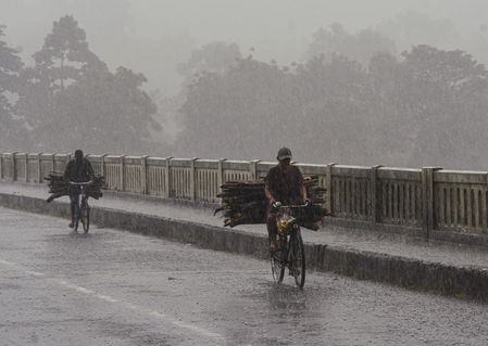 South Bengal braces for heavy rain this weekend, as low-pressure area lingers