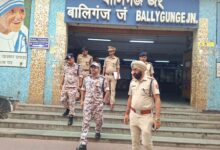 Bengal: RPF helps woman recover Rs 6.10 lakh in valuables from local train