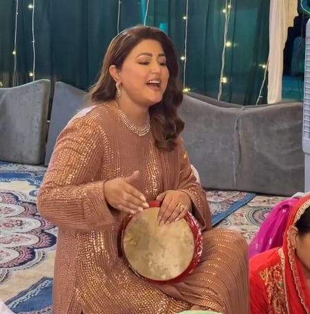 Hina Khan’s ‘tumbaknaari’ session at sister’s sasural has a Salman Khan twist Hina Khan’s ‘tumbaknaari’ session at sister’s sasural has a Salman Khan twist