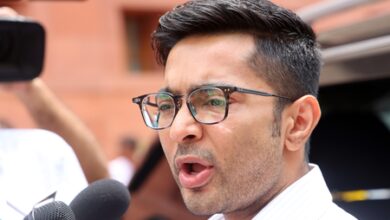 Bengal: KMC moves to remove Abhishek Banerjee’s office billboard, tension erupts at Camac Street Bengal: KMC moves to remove Abhishek Banerjee’s office billboard, tension erupts at Camac Street