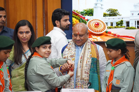 Delhi Assembly gives students a first-hand experience of democracy; girls tie rakhi on Speaker’s wrist Delhi Assembly gives students a first-hand experience of democracy; girls tie rakhi on Speaker’s wrist