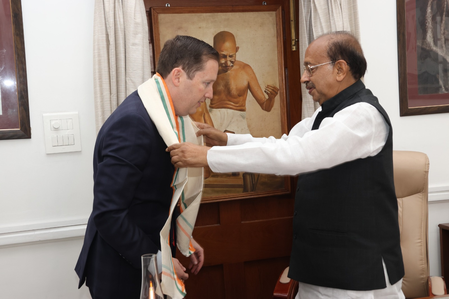 US Envoy visit Gandhi Smriti, discusses bilateral ties with Vice Chairman US Envoy visit Gandhi Smriti, discusses bilateral ties with Vice Chairman