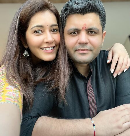 Raashi Khanna pens adorable note to brother on Raksha Bandhan Raashi Khanna pens adorable note to brother on Raksha Bandhan