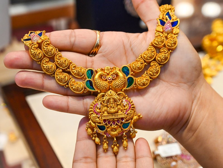 Gold prices fall for 4th straight session, MCX rate down Rs 5,318 in four days Gold prices fall for 4th straight session, MCX rate down Rs 5,318 in four days