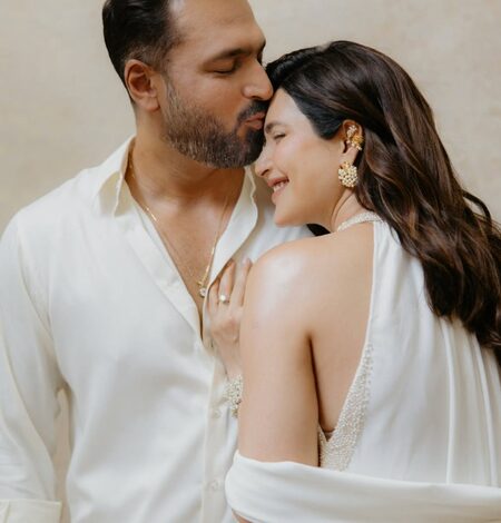 Karishma Tanna celebrates Varun Bangera’s newest role as a father on his 40th birthday Karishma Tanna celebrates Varun Bangera’s newest role as a father on his 40th birthday