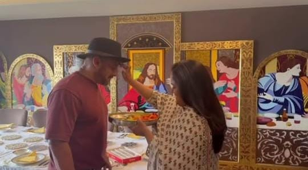 Salman Khan’s sister Arpita performs aarti, applies tilak as she ties rakhi to Bhaijaan Salman Khan’s sister Arpita performs aarti, applies tilak as she ties rakhi to Bhaijaan