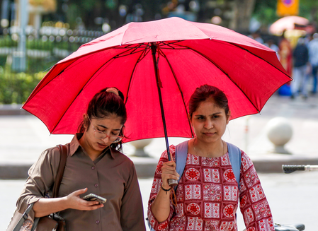 Delhi-NCR to remain hot, with hazy sunshine; rain alert issued for 21 states Delhi-NCR to remain hot, with hazy sunshine; rain alert issued for 21 states