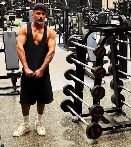 Yo Yo Honey Singh flaunts muscles as he preps for London Fashion Week Yo Yo Honey Singh flaunts muscles as he preps for London Fashion Week