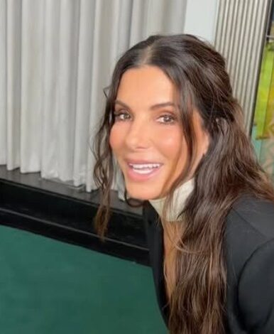Sandra Bullock allows Maisie Williams to ‘raid Mama’s closet anytime’ Sandra Bullock allows Maisie Williams to ‘raid Mama’s closet anytime’