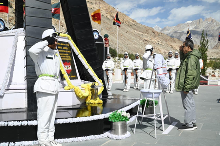NITI Aayog vice chairman visits Siachen, world’s highest battlefield NITI Aayog vice chairman visits Siachen, world’s highest battlefield
