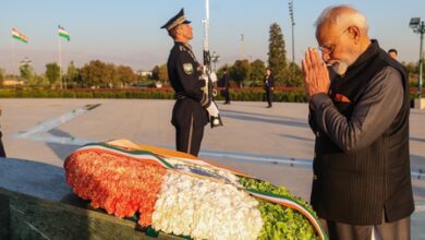 PM Modi lays wreath at Tashkent’s Yangi Uzbekistan Park PM Modi lays wreath at Tashkent’s Yangi Uzbekistan Park