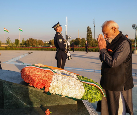 PM Modi lays wreath at Tashkent’s Yangi Uzbekistan Park PM Modi lays wreath at Tashkent’s Yangi Uzbekistan Park