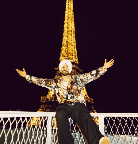 Diljit Dosanjh exudes Punjabi vibes in Paris as he poses in front of Eiffel tower Diljit Dosanjh exudes Punjabi vibes in Paris as he poses in front of Eiffel tower