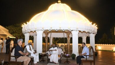 Kejriwal, Punjab CM Mann meet Sri Sri Ravi Shankar in Bengaluru