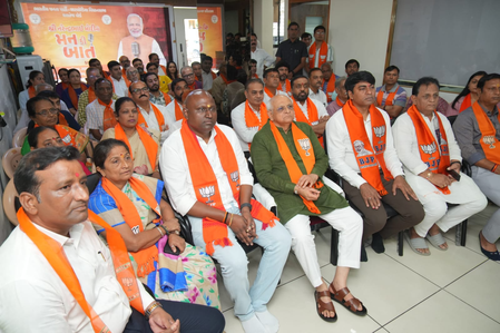 Gujarat CM listens to PM Modi’s 137th ‘Mann Ki Baat’ with booth workers Gujarat CM listens to PM Modi’s 137th ‘Mann Ki Baat’ with booth workers