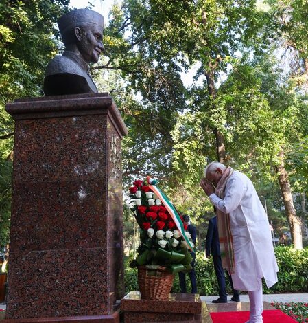 PM Modi pays homage to former PM Lal Bahadur Shastri in Tashkent