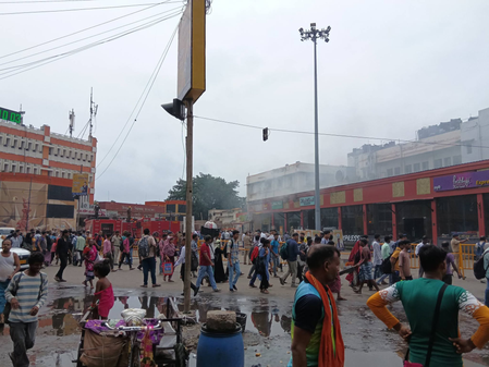 Kolkata: Sealdah station fire exposes gaps in fire safety, Railways-Bengal Fire Dept clash (Lead) Kolkata: Sealdah station fire exposes gaps in fire safety, Railways-Bengal Fire Dept clash (Lead)