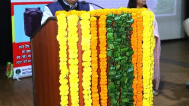 NDMC chief Manoj Kumar Dwivedi hands over pension, gratuity cheques to 47 retirees