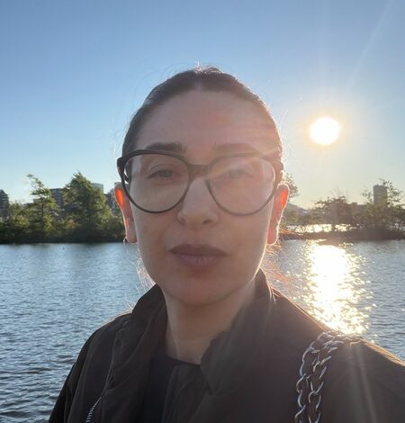 Karisma Kapoor treats with a sunkissed selfie by the lake: A moment in time Karisma Kapoor treats with a sunkissed selfie by the lake: A moment in time