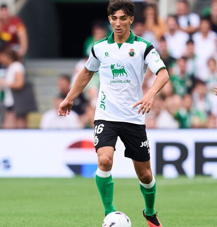 Real Madrid sign midfielder Martinez from Racing Santander
