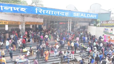 Bengal: ER suspends licence of operator after rail coach restaurant catches fire Bengal: ER suspends licence of operator after rail coach restaurant catches fire