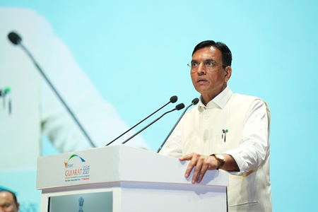 Minister Mandaviya urges investors to explore Gujarat’s opportunities in green hydrogen Minister Mandaviya urges investors to explore Gujarat’s opportunities in green hydrogen
