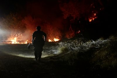 Firefighting helicopter crashes while battling wildfire in US Utah Firefighting helicopter crashes while battling wildfire in US Utah