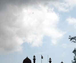 Delhi-NCR likely to witness cloudy skies, light rain; humidity persists despite pleasant weather Delhi-NCR likely to witness cloudy skies, light rain; humidity persists despite pleasant weather