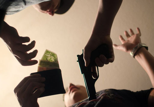 Robbery at mattress store in Kolkata, Rs 1.30 crore taken away at gunpoint Robbery at mattress store in Kolkata, Rs 1.30 crore taken away at gunpoint