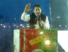 Rights group urges Pakistan to restore rights of Imran Khan and Bushra Bibi Khan Rights group urges Pakistan to restore rights of Imran Khan and Bushra Bibi Khan