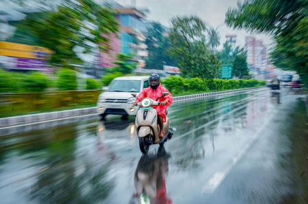 Kerala braces for fresh spell of heavy rain; yellow alert issued in seven districts Kerala braces for fresh spell of heavy rain; yellow alert issued in seven districts