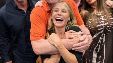 Julie Bowen shares glimpse of ‘Modern Family’ reunion, says ‘love my fake dad’ Ed O’Neill Julie Bowen shares glimpse of ‘Modern Family’ reunion, says ‘love my fake dad’ Ed O’Neill