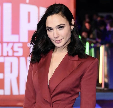 Gal Gadot hasn’t yet received Tom Cruise’s famous Christmas cake Gal Gadot hasn’t yet received Tom Cruise’s famous Christmas cake