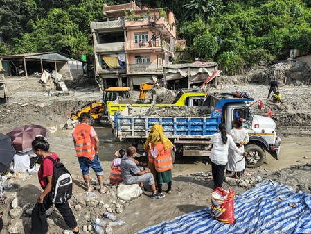 Nepal flash floods: Death toll mounts to 1,114 as search operations continue