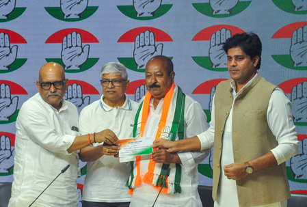 AIMIM’s TV face Asim Waqar joins Cong ahead of UP polls, alleges party’s ‘tacit deal’ with BJP