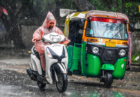 Delhi-NCR likely to witness rain, thunderstorms; cloudy skies to prevail