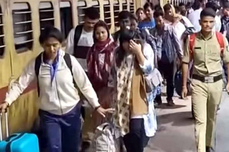 31 illegal Bangladeshi immigrants held in Bengaluru brought to Bengal for deportation 31 illegal Bangladeshi immigrants held in Bengaluru brought to Bengal for deportation