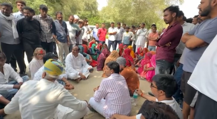 Jaipur tiger attack: Protest erupts as victim’s kin demand Rs 1 crore compensation, FIR (Lead) Jaipur tiger attack: Protest erupts as victim’s kin demand Rs 1 crore compensation, FIR (Lead)