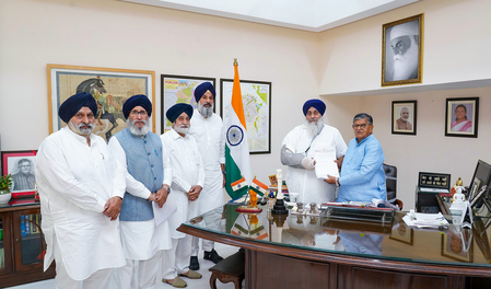 Akali Dal delegation seeks CBI probe into corruption in Punjab CM office