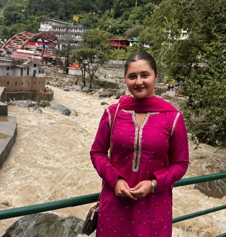 Rashami Desai: Visiting Neem Karoli Baba before ‘Sayonee’ felt very peaceful Rashami Desai: Visiting Neem Karoli Baba before ‘Sayonee’ felt very peaceful