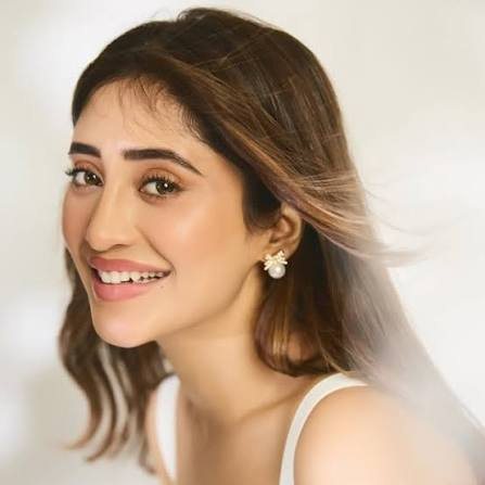 Shivangi Joshi gets trolled for ‘acting’ surprised after spotting paparazzi outside Sunita Ahuja’s Lock Upp party